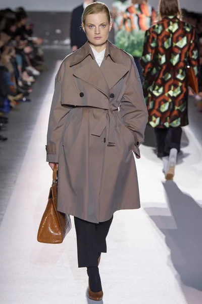 Look 19